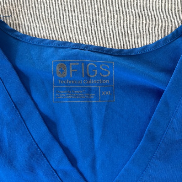 Royal Blue figs scrub top - Picture 3 of 7